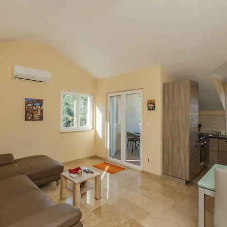 Joma 3 With Free Parking Daire Trogir