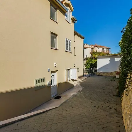 Joma 3 With Free Parking * Trogir